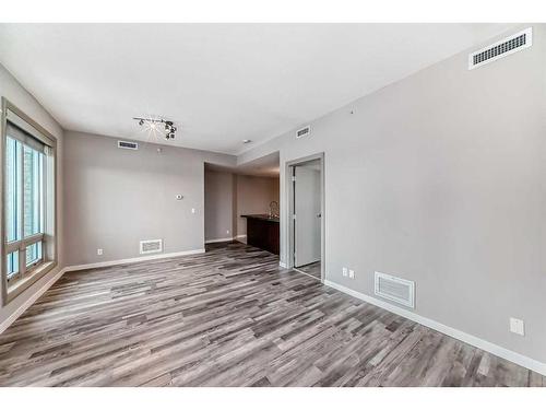 710-210 15 Avenue Se, Calgary, AB - Indoor Photo Showing Other Room