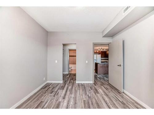 710-210 15 Avenue Se, Calgary, AB - Indoor Photo Showing Other Room