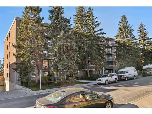 205-521 57 Avenue Sw, Calgary, AB - Outdoor With Balcony With Facade