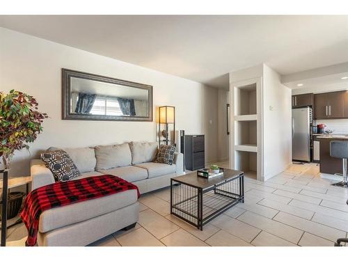 304-2020 11 Avenue Sw, Calgary, AB - Indoor Photo Showing Living Room