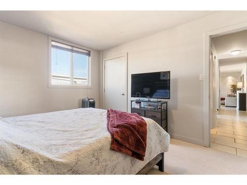 304-2020 11 Avenue Sw, Calgary, AB - Indoor Photo Showing Bedroom