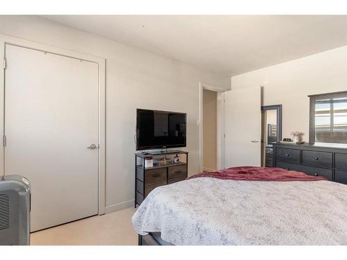 304-2020 11 Avenue Sw, Calgary, AB - Indoor Photo Showing Bedroom