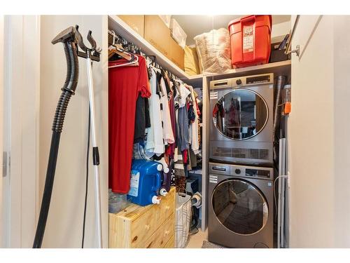 304-2020 11 Avenue Sw, Calgary, AB - Indoor Photo Showing Laundry Room