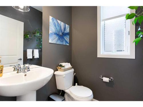 110-55 Fireside Circle, Cochrane, AB - Indoor Photo Showing Bathroom