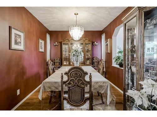 172 Tuscarora Heights Nw, Calgary, AB - Indoor Photo Showing Dining Room