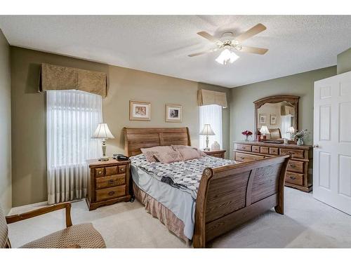 172 Tuscarora Heights Nw, Calgary, AB - Indoor Photo Showing Bedroom