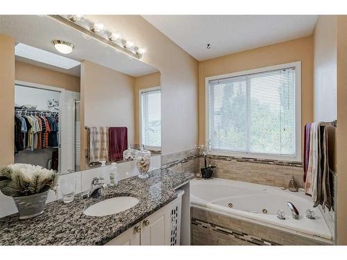 172 Tuscarora Heights Nw, Calgary, AB - Indoor Photo Showing Bathroom