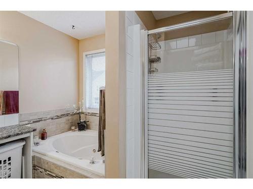 172 Tuscarora Heights Nw, Calgary, AB - Indoor Photo Showing Bathroom