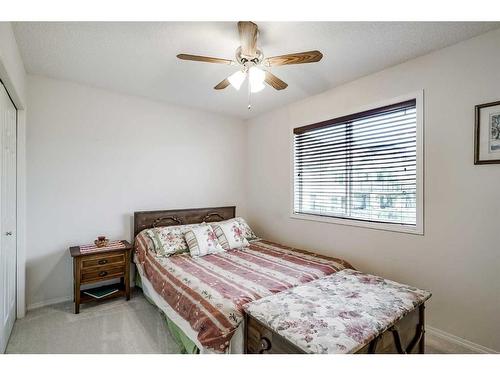 172 Tuscarora Heights Nw, Calgary, AB - Indoor Photo Showing Bedroom