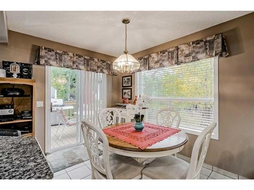 172 Tuscarora Heights Nw, Calgary, AB - Indoor Photo Showing Dining Room