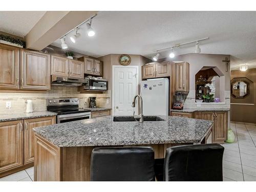 172 Tuscarora Heights Nw, Calgary, AB - Indoor Photo Showing Kitchen With Upgraded Kitchen