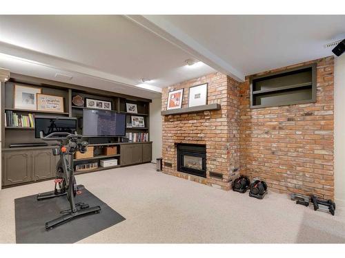 920 Elizabeth Road Sw, Calgary, AB - Indoor With Fireplace