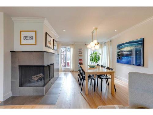 920 Elizabeth Road Sw, Calgary, AB - Indoor With Fireplace