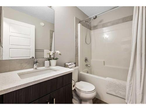 99 Masters Manor Se, Calgary, AB - Indoor Photo Showing Bathroom