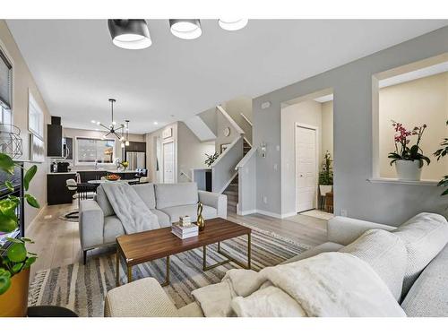 99 Masters Manor Se, Calgary, AB - Indoor Photo Showing Living Room