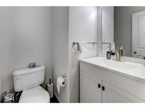 217 Elgin Manor Se, Calgary, AB - Indoor Photo Showing Bathroom