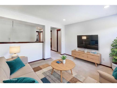 217 Elgin Manor Se, Calgary, AB - Indoor Photo Showing Living Room