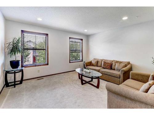 217 Elgin Manor Se, Calgary, AB - Indoor Photo Showing Living Room