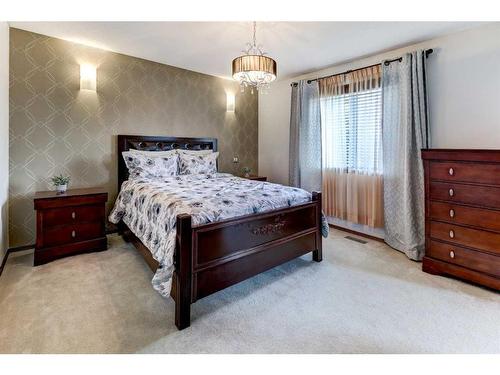 217 Elgin Manor Se, Calgary, AB - Indoor Photo Showing Bedroom