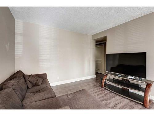 103-733 14 Avenue Sw, Calgary, AB - Indoor Photo Showing Living Room