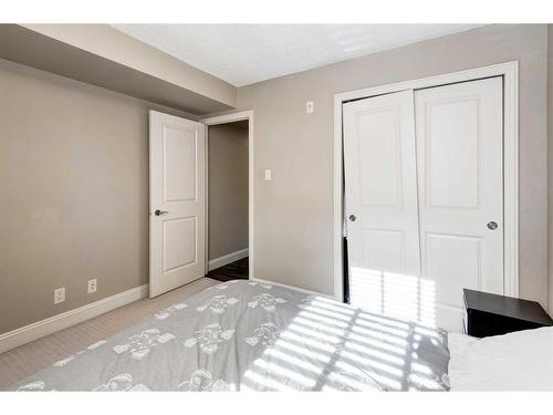 103-733 14 Avenue Sw, Calgary, AB - Indoor Photo Showing Bedroom