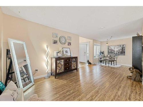 59 Ventura Road Ne, Calgary, AB - Indoor Photo Showing Living Room