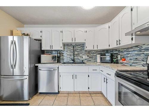 59 Ventura Road Ne, Calgary, AB - Indoor Photo Showing Kitchen With Stainless Steel Kitchen