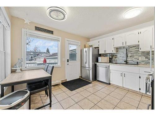 59 Ventura Road Ne, Calgary, AB - Indoor Photo Showing Kitchen