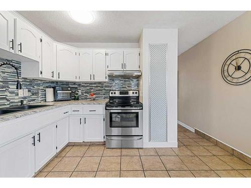 59 Ventura Road Ne, Calgary, AB - Indoor Photo Showing Kitchen With Double Sink