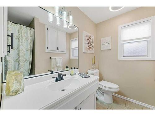 59 Ventura Road Ne, Calgary, AB - Indoor Photo Showing Bathroom