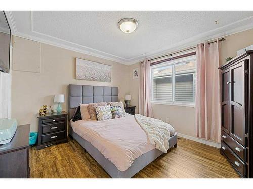 59 Ventura Road Ne, Calgary, AB - Indoor Photo Showing Bedroom