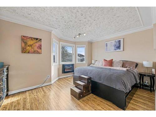 59 Ventura Road Ne, Calgary, AB - Indoor Photo Showing Bedroom