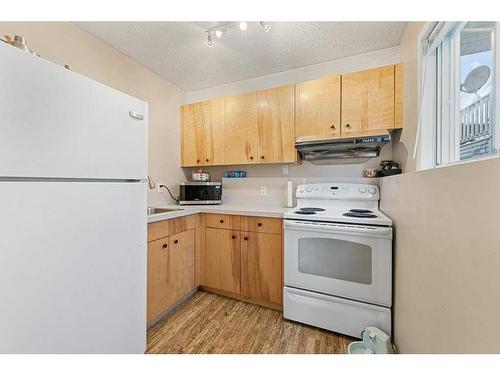 59 Ventura Road Ne, Calgary, AB - Indoor Photo Showing Kitchen