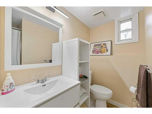 59 Ventura Road Ne, Calgary, AB - Indoor Photo Showing Bathroom