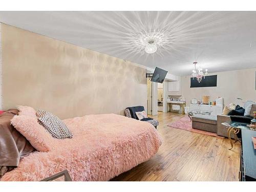 59 Ventura Road Ne, Calgary, AB - Indoor Photo Showing Bedroom