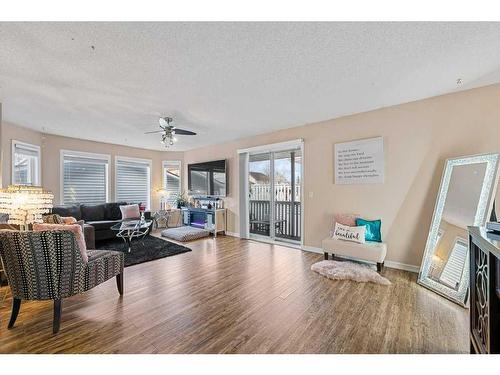 59 Ventura Road Ne, Calgary, AB - Indoor Photo Showing Living Room