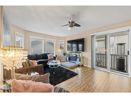 59 Ventura Road Ne, Calgary, AB - Indoor Photo Showing Living Room