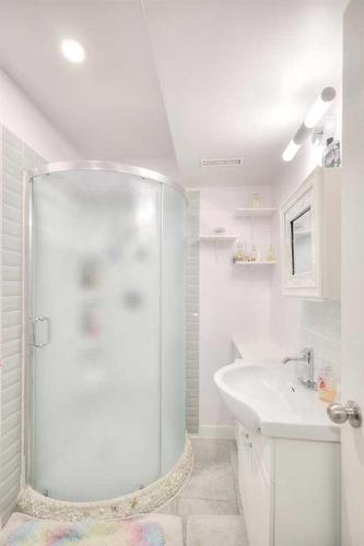 106 Cramond Place Se, Calgary, AB - Indoor Photo Showing Bathroom