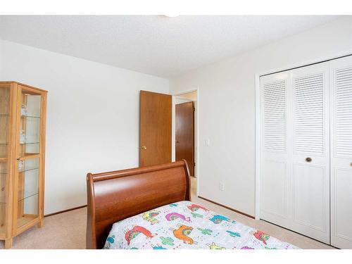 620 55 Street Se, Calgary, AB - Indoor Photo Showing Bedroom