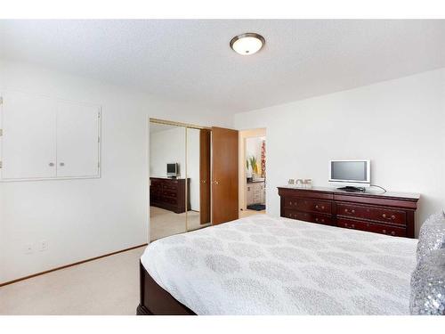 620 55 Street Se, Calgary, AB - Indoor Photo Showing Bedroom