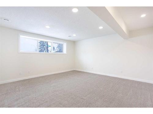 620 55 Street Se, Calgary, AB - Indoor Photo Showing Other Room