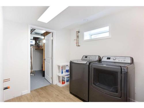 620 55 Street Se, Calgary, AB - Indoor Photo Showing Laundry Room