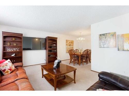 620 55 Street Se, Calgary, AB - Indoor Photo Showing Living Room