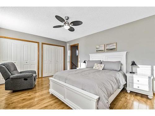 158 Mt Aberdeen Manor Se, Calgary, AB - Indoor Photo Showing Bedroom