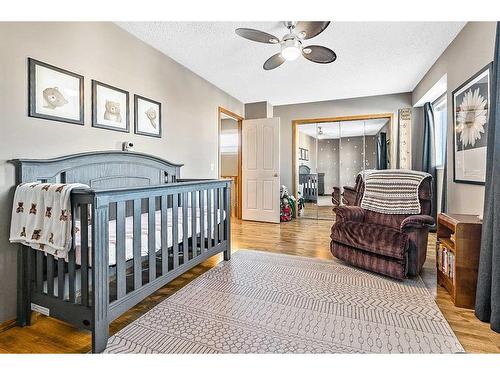 158 Mt Aberdeen Manor Se, Calgary, AB - Indoor Photo Showing Bedroom