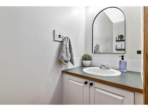 158 Mt Aberdeen Manor Se, Calgary, AB - Indoor Photo Showing Bathroom