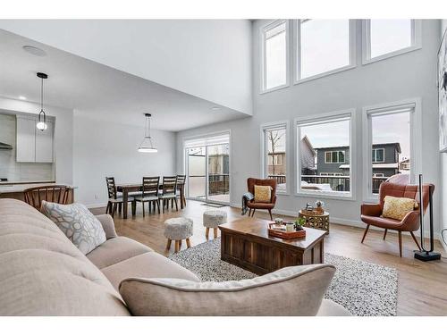 628 Legacy Woods Circle Se, Calgary, AB - Indoor Photo Showing Living Room