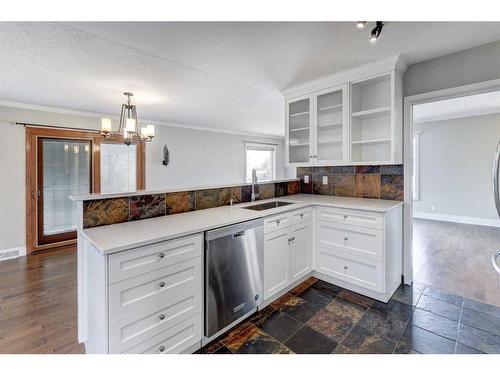 4236 Chippewa Road Nw, Calgary, AB - Indoor Photo Showing Kitchen