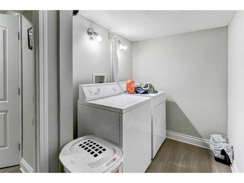 4236 Chippewa Road Nw, Calgary, AB - Indoor Photo Showing Laundry Room