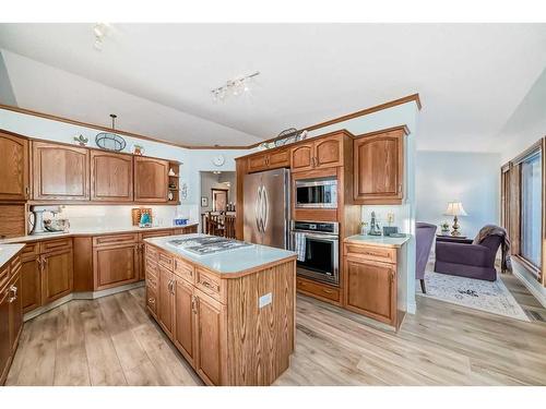 99 Hampshire Close Nw, Calgary, AB - Indoor Photo Showing Kitchen